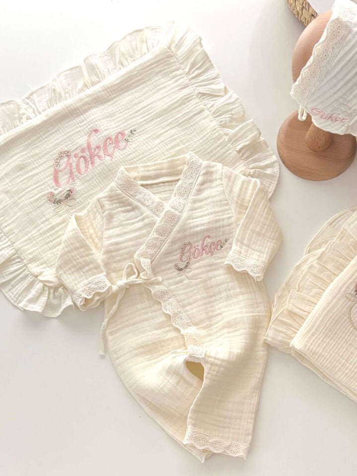 KREM FİSTO DETAYLI MÜSLİN HASTANE ÇIKIŞI